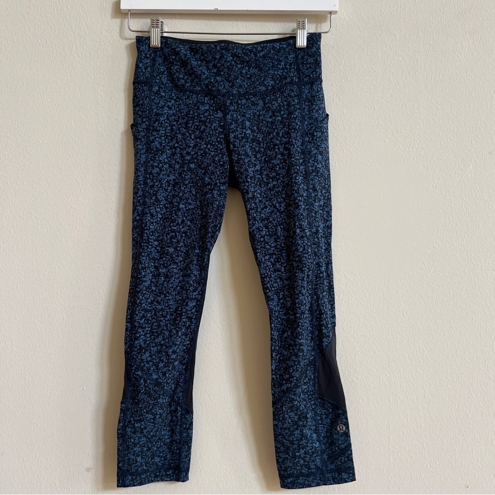 Lululemon Pace Rival Crop (22")
Daisy Dust Illuminight Black / Black - Picture 3 of 3